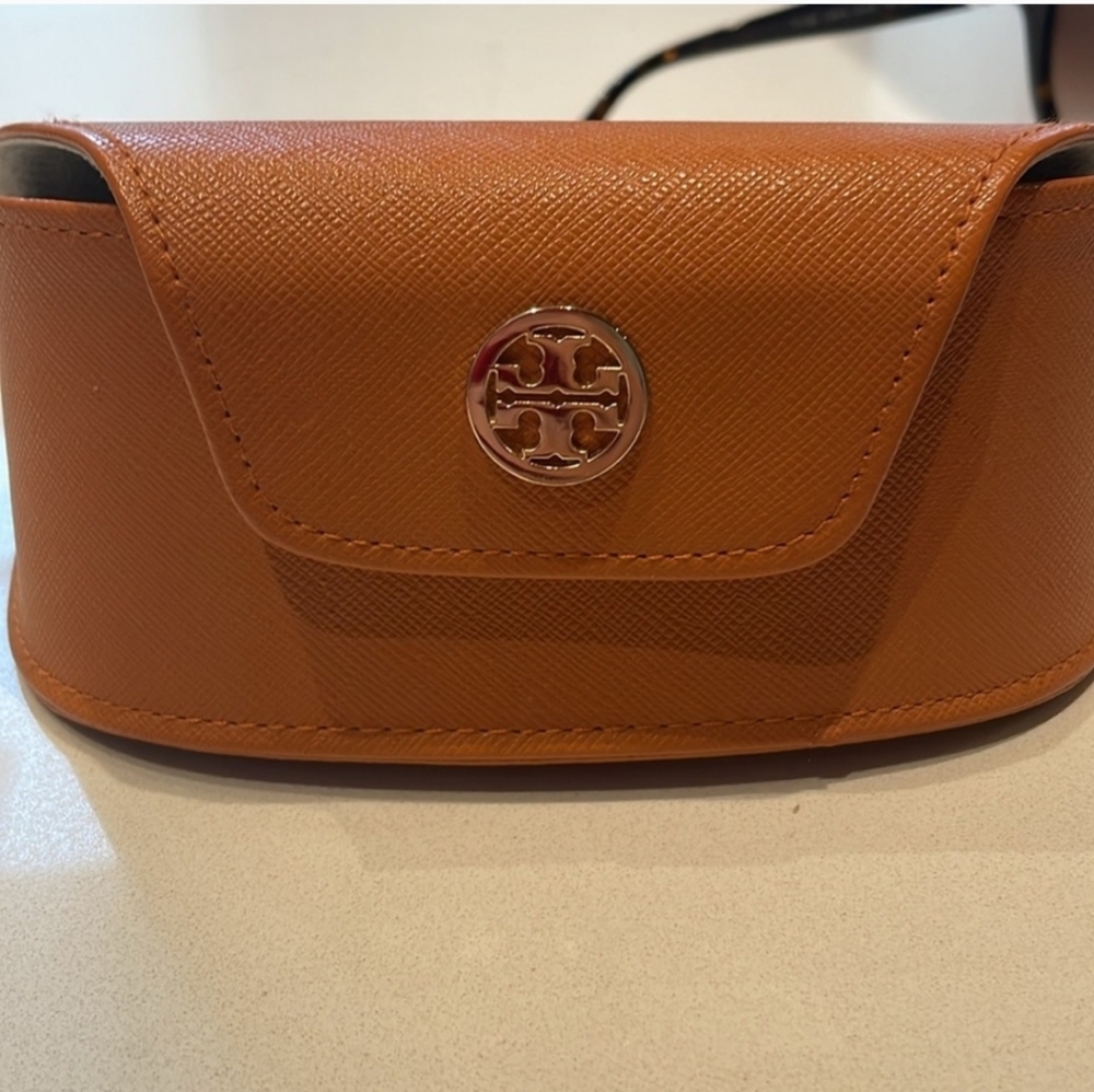 Tory Burch Black and Ivory Sunglasses NWT - Picture 4 of 6